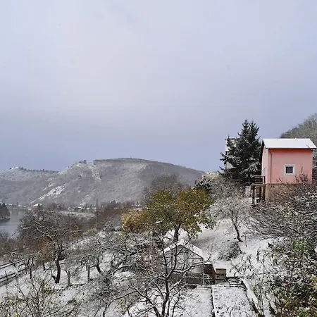 Mountains Galerie Hana Apartment